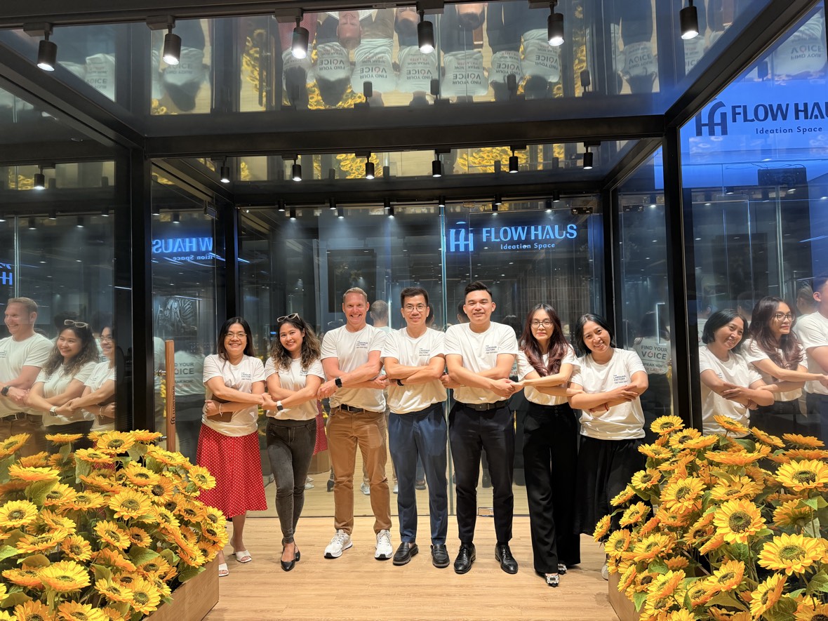 Đội ngũ Lighthouse — The Language Factory, áo Find Your Voice